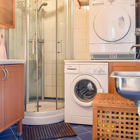Holiday home Stunning In Os With Kitchen